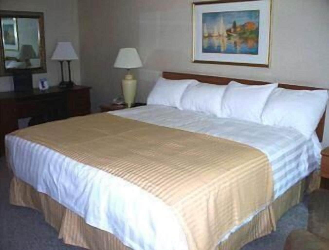 Ramada By Wyndham Watertown Thousand Exterior photo