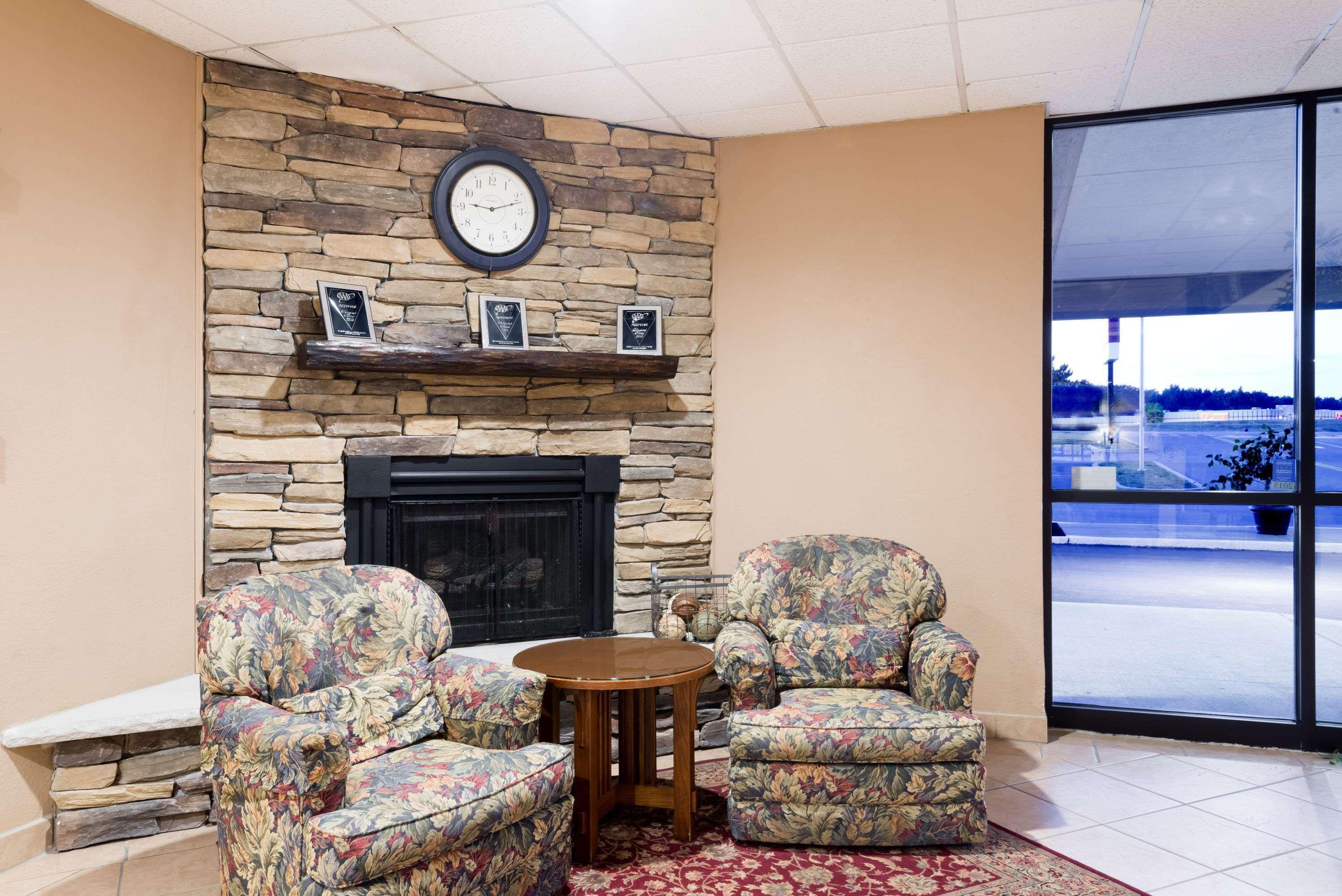 Ramada By Wyndham Watertown Thousand Exterior photo
