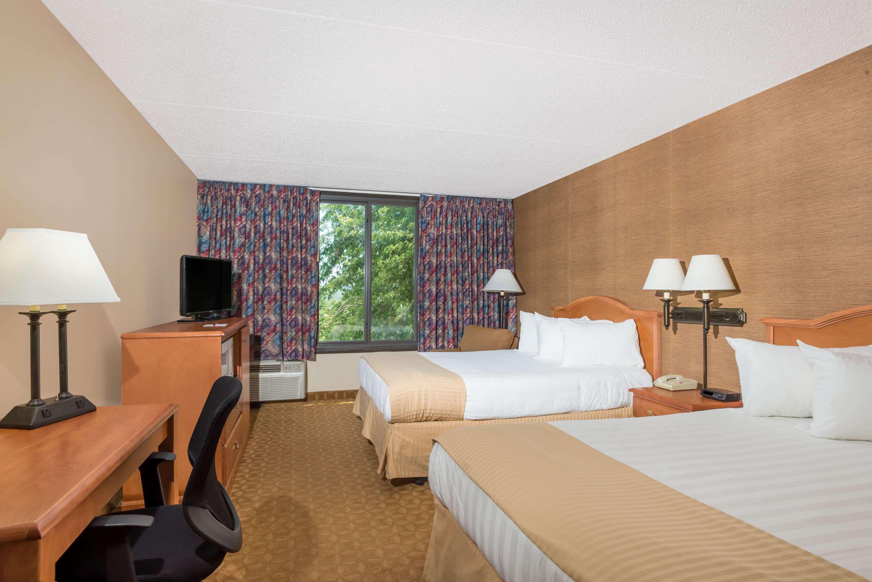 Ramada By Wyndham Watertown Thousand Exterior photo