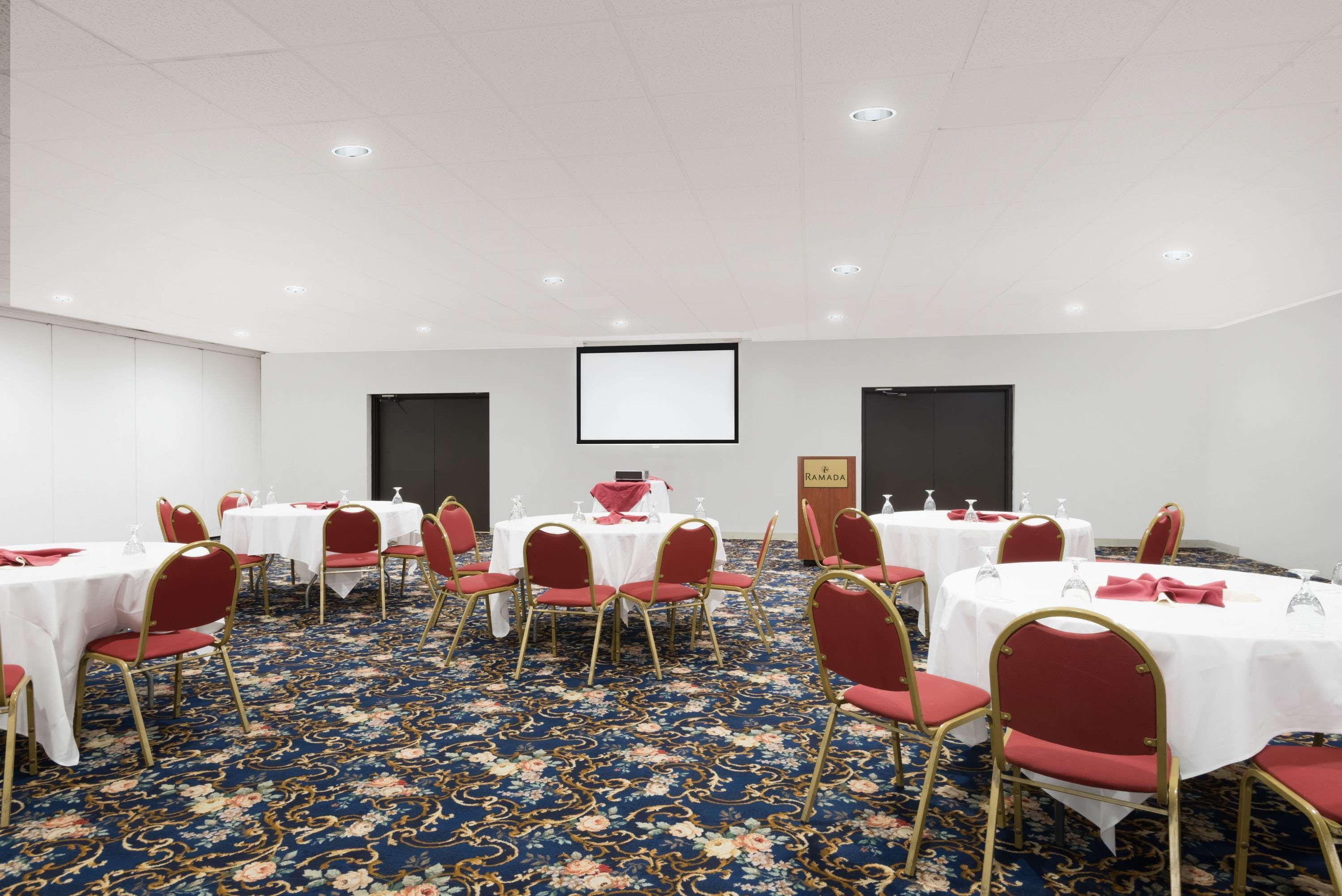Ramada By Wyndham Watertown Thousand Exterior photo